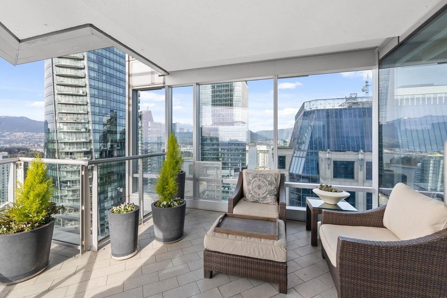 3302 1111 Alberni Street