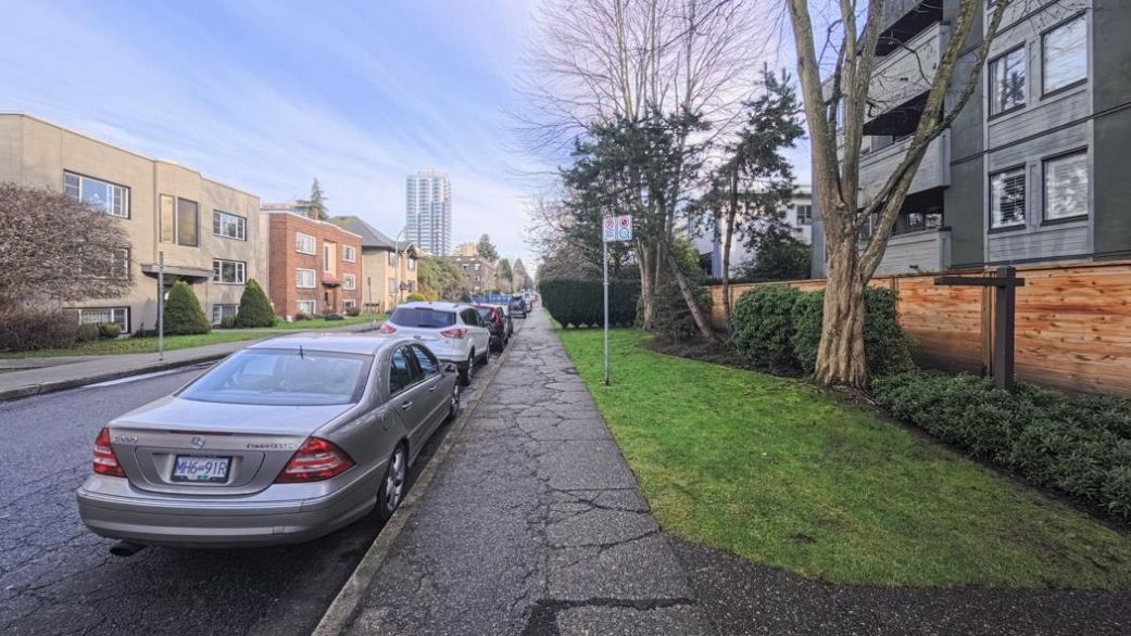 408 1476 W 10th Avenue