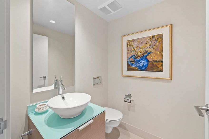 3302 1111 Alberni Street