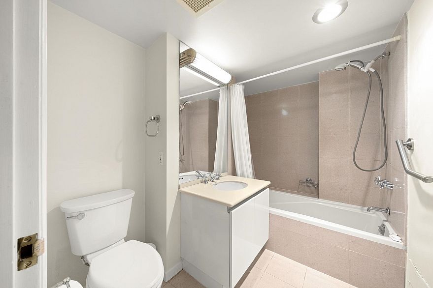 101 2288 W 40th Avenue