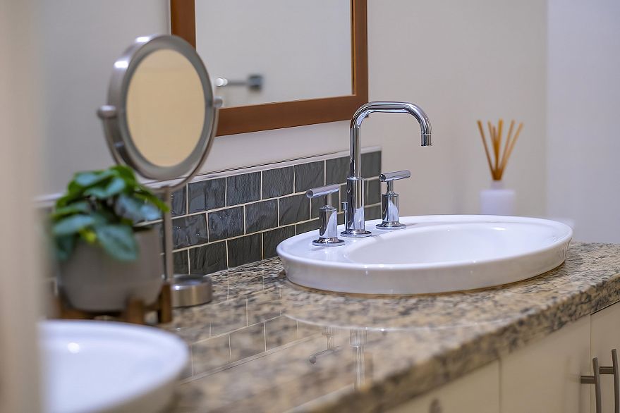 212 6333 Larkin Drive