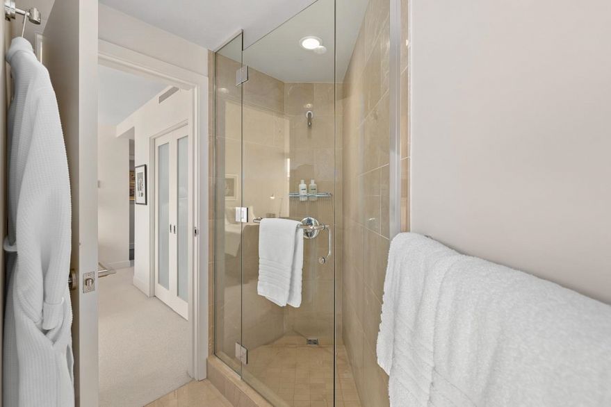 3302 1111 Alberni Street