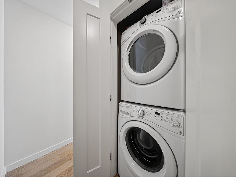 301 2565 Maple Street