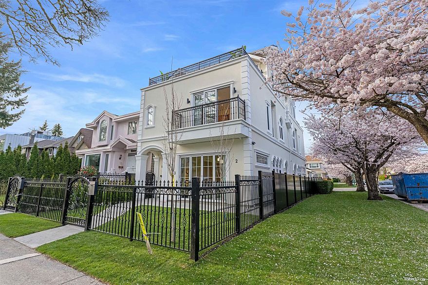 1 4503 W 15th Avenue