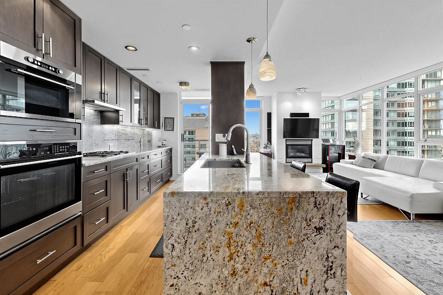 2006 1483 Homer Street