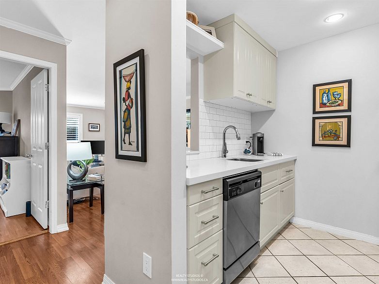 109 555 W 14th Avenue