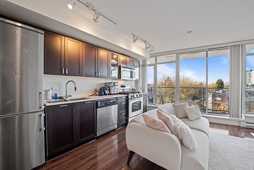 612 4888 Nanaimo Street