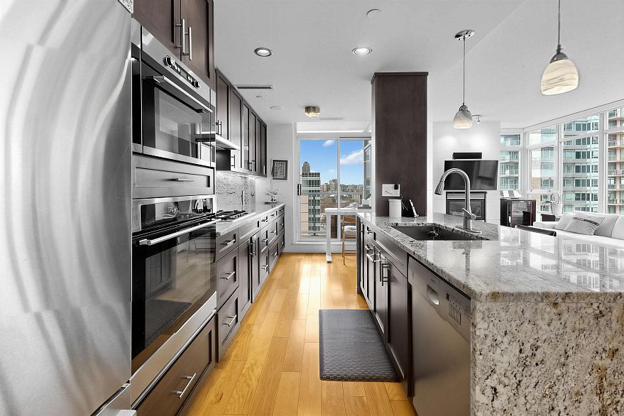 2006 1483 Homer Street