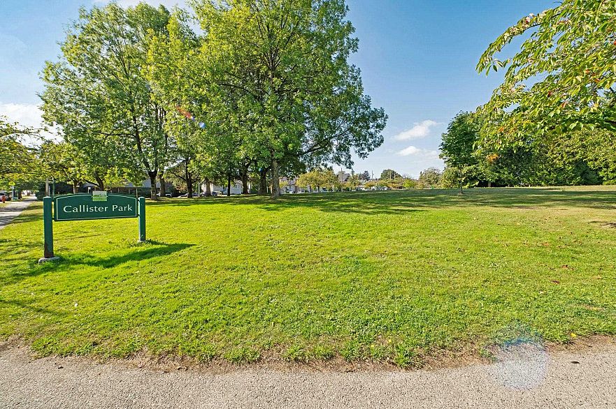 201 75 N Renfrew Street