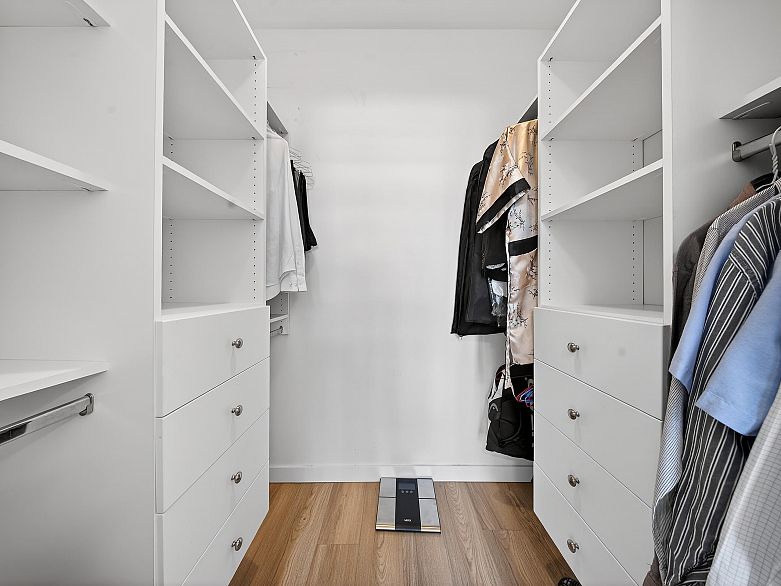 301 2565 Maple Street