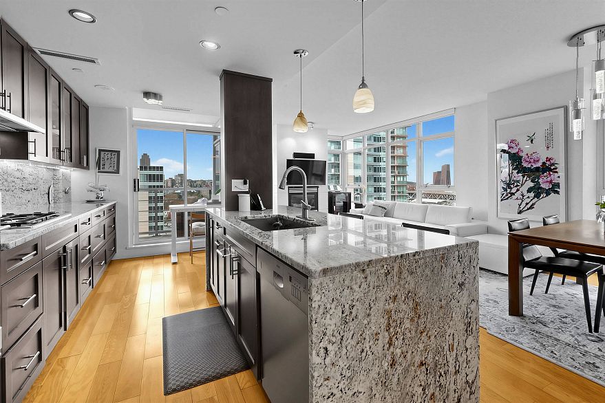 2006 1483 Homer Street