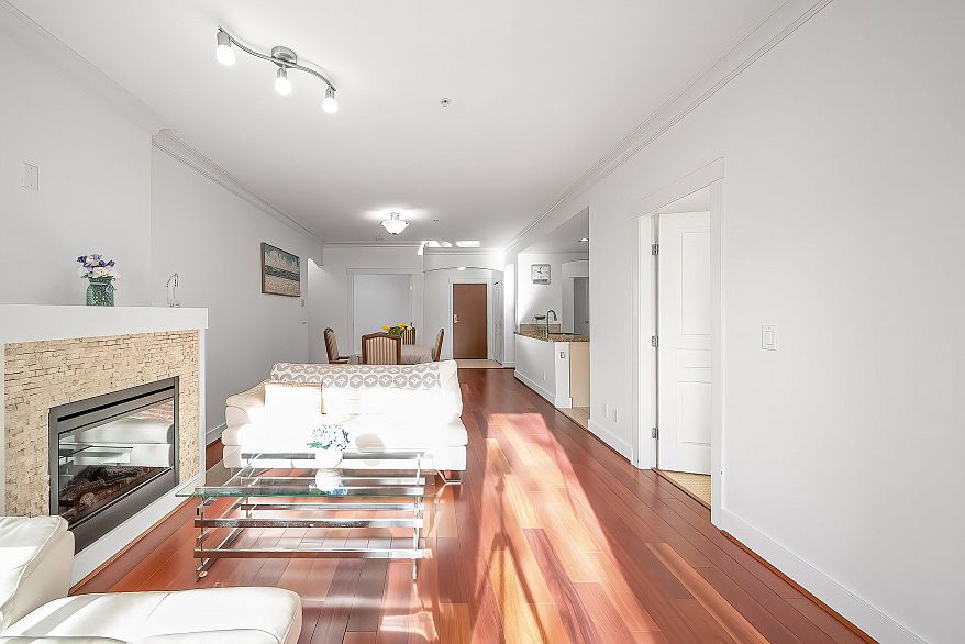 212 6333 Larkin Drive