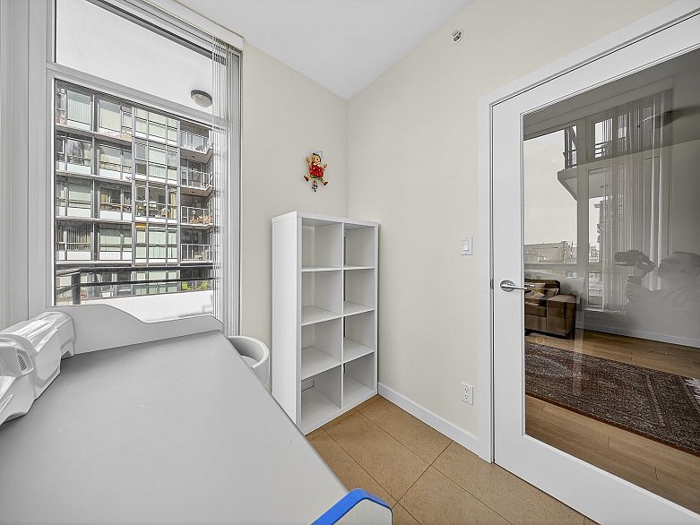 301 2565 Maple Street