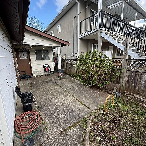 2448 E 29th Avenue
