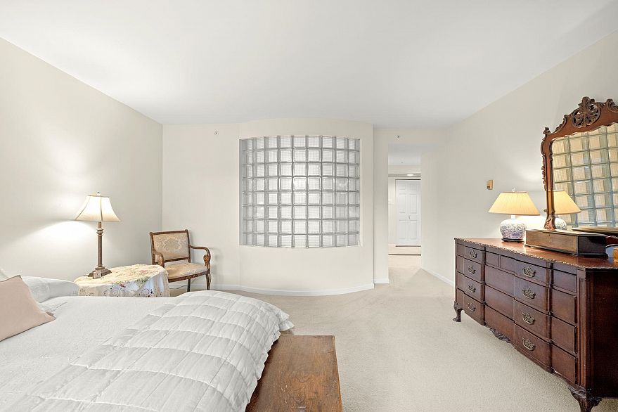 101 2288 W 40th Avenue