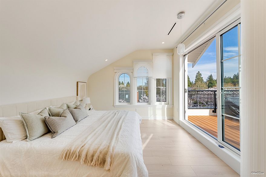 1 4503 W 15th Avenue