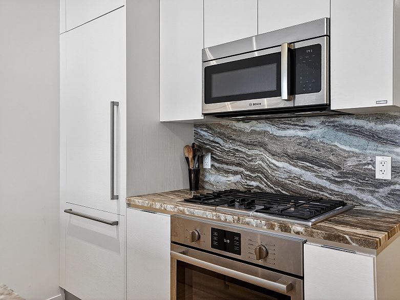 301 2565 Maple Street