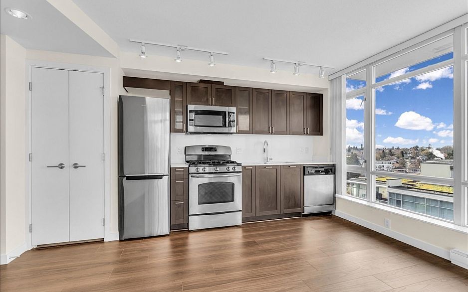 1009 4815 Eldorado Mews