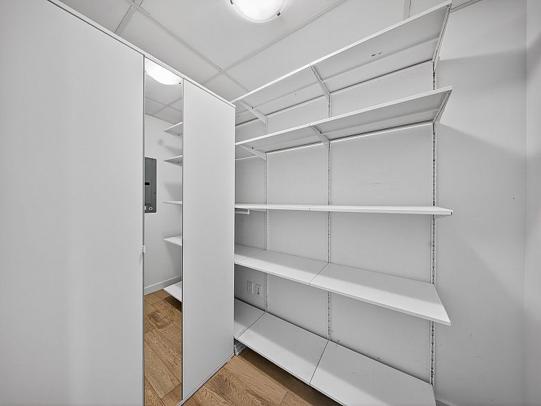 301 2565 Maple Street