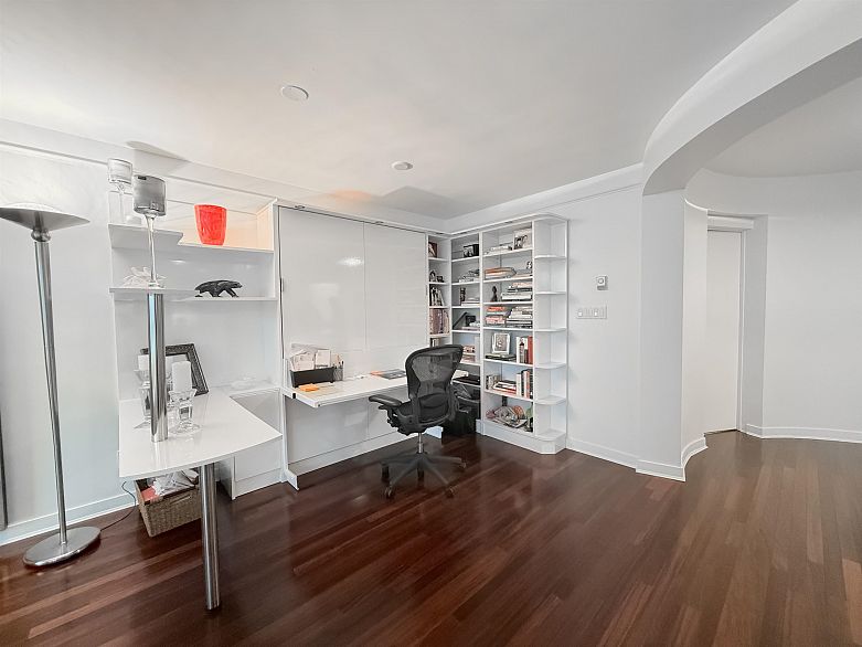 902 1888 Alberni Street