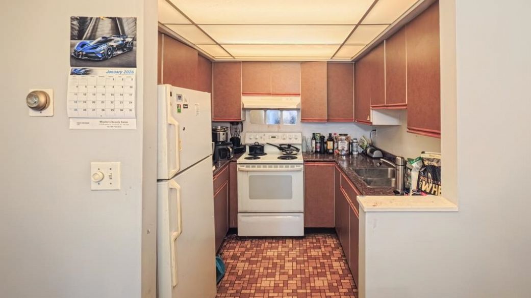 408 1476 W 10th Avenue