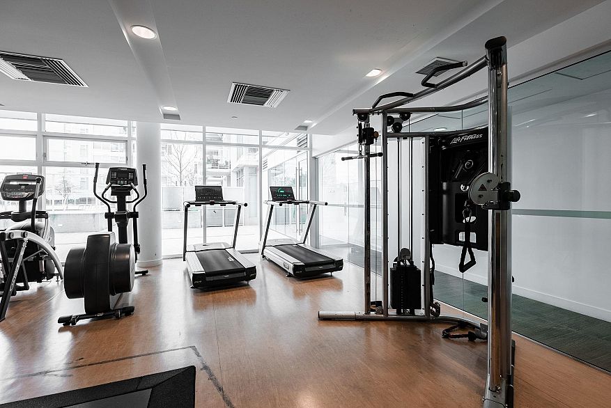 1801 4638 Gladstone Street