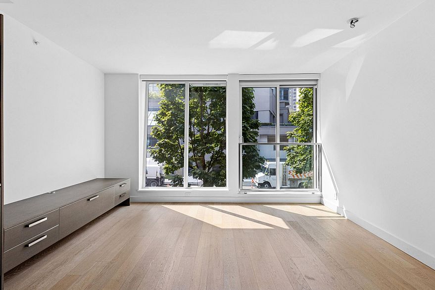 206 1477 W Pender Street