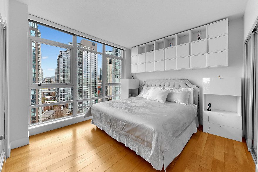 2006 1483 Homer Street