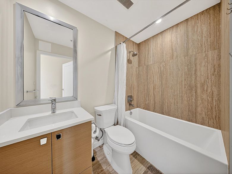 301 2565 Maple Street