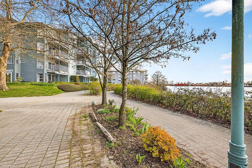 108 1880 E Kent Avenue South Avenue