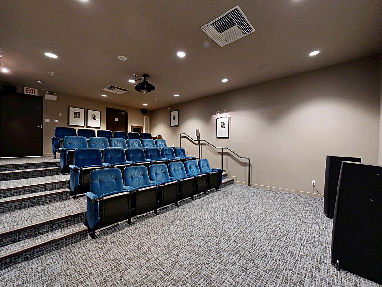 2706 1033 Marinaside Crescent