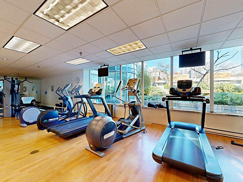 2706 1033 Marinaside Crescent