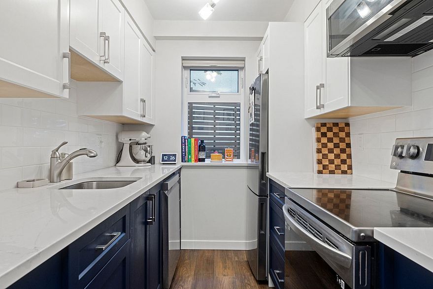 103 1649 Comox Street