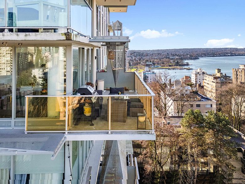 1401 1365 Davie Street