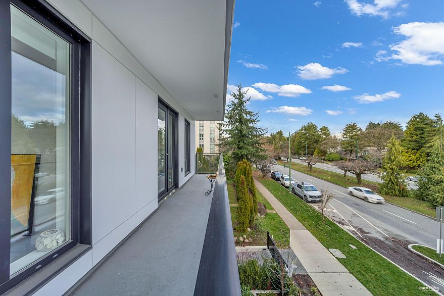 305 6859 Cambie Street