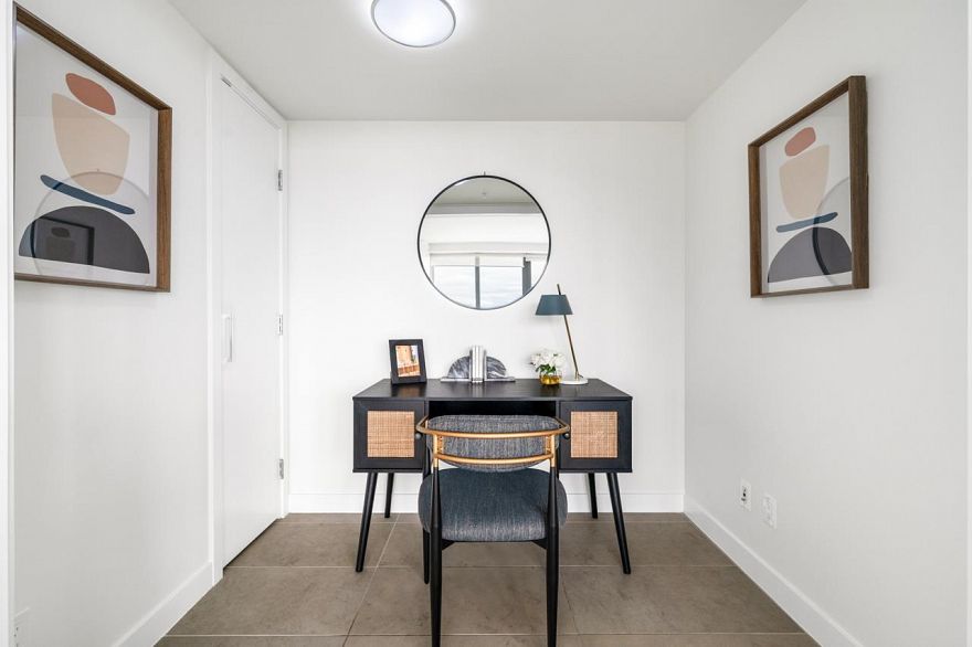 3105 1028 Barclay Street