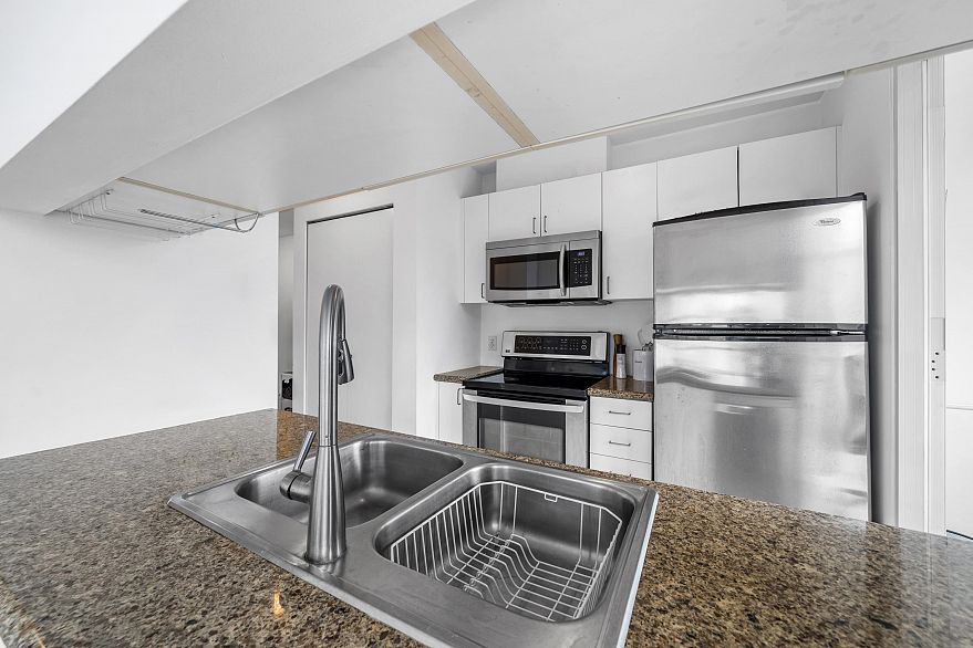 1709 438 Seymour Street