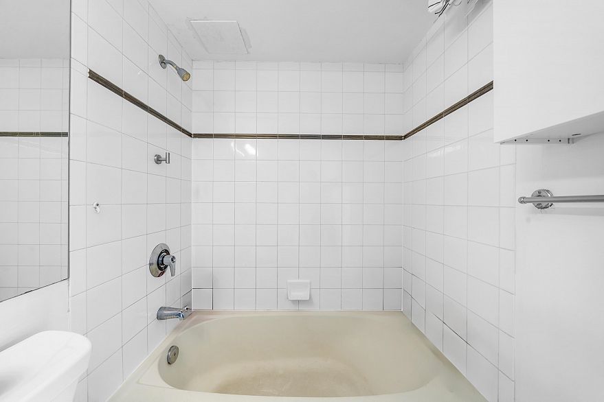 1709 438 Seymour Street