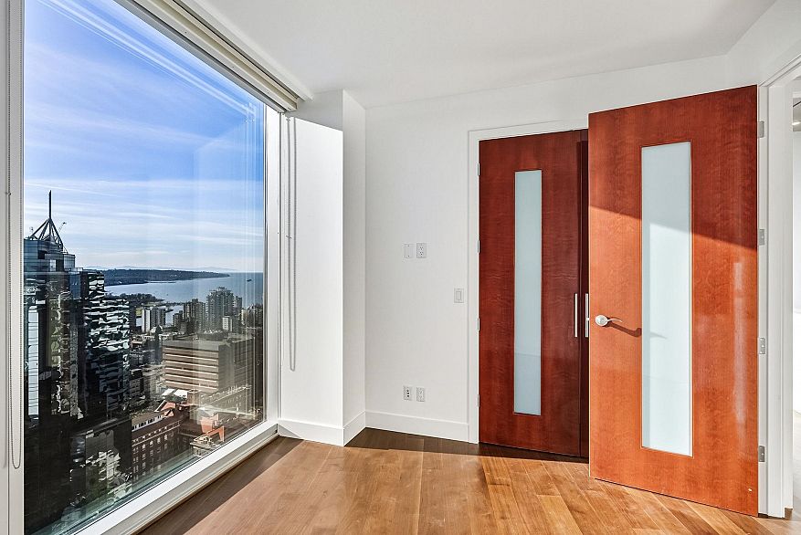 3404 938 Nelson Street