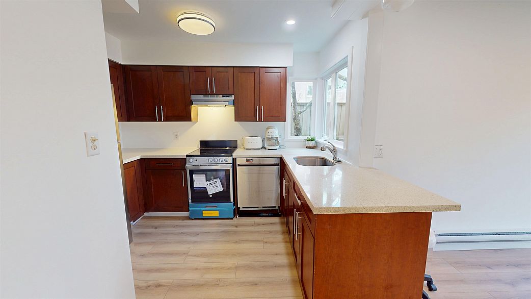 104 633 W 16th Avenue