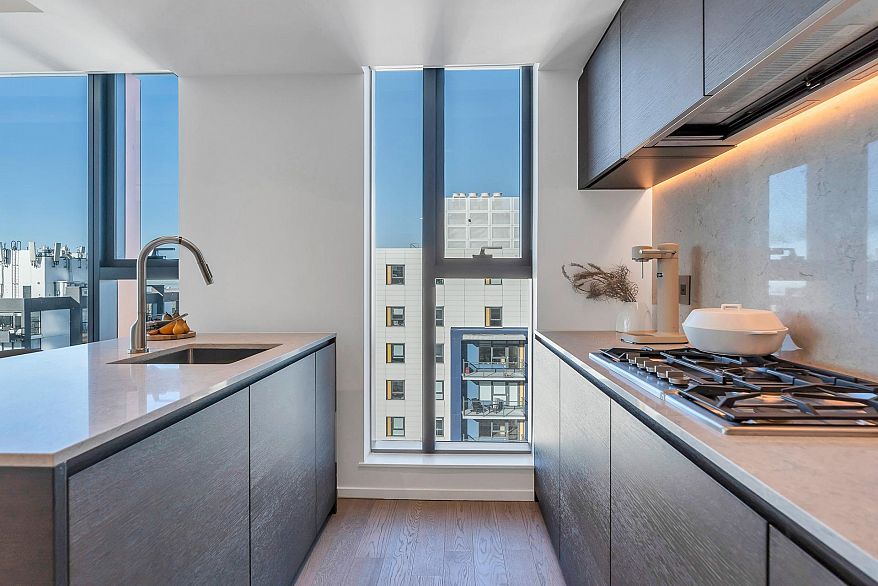 1102 1482 Robson Street