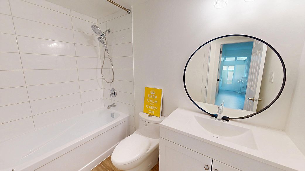 104 633 W 16th Avenue