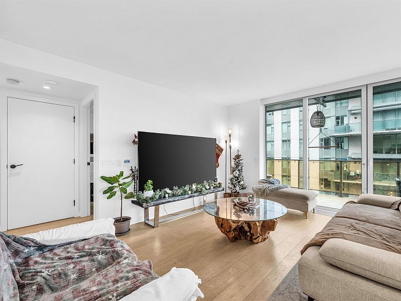 1401 1365 Davie Street