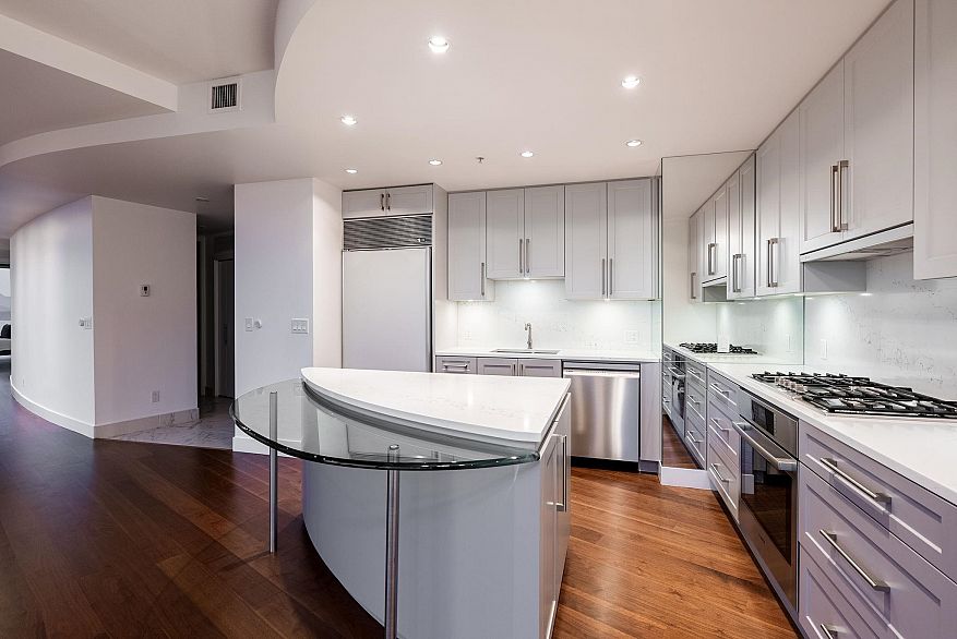 3404 938 Nelson Street