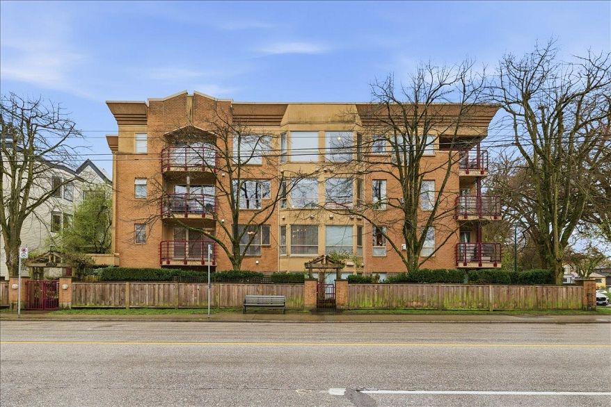 201 3290 W 4th Avenue