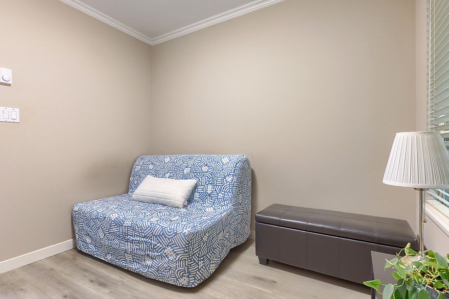 17 2885 E Kent Avenue North