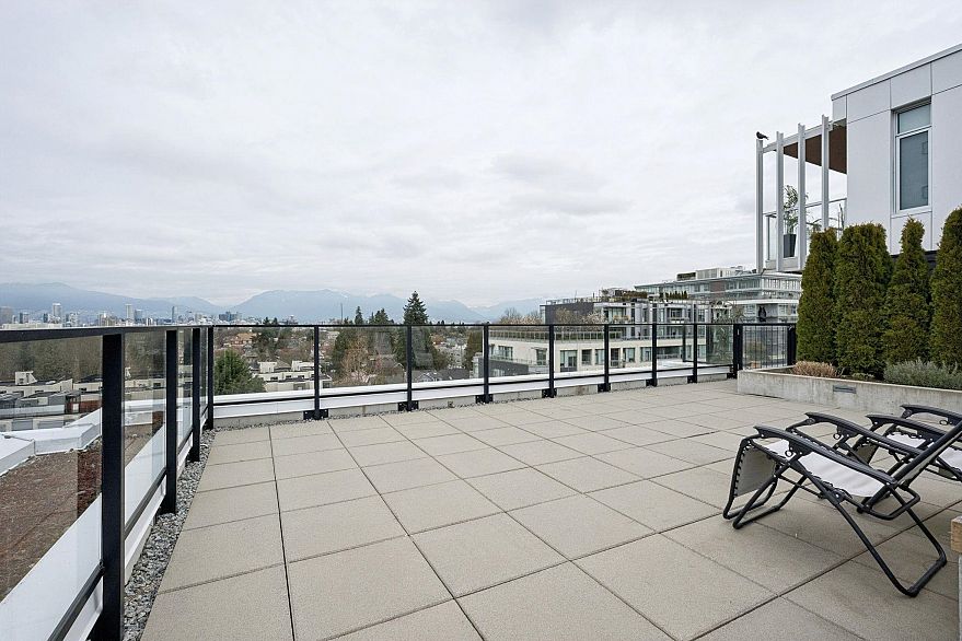 410 528 W King Edward Avenue