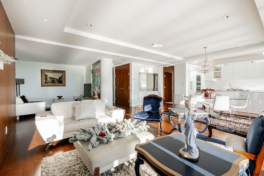 1703 1560 Homer Mews