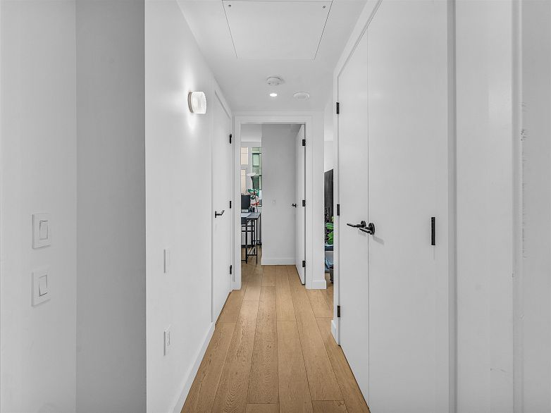 1401 1365 Davie Street