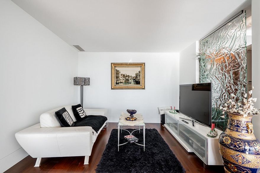 1703 1560 Homer Mews